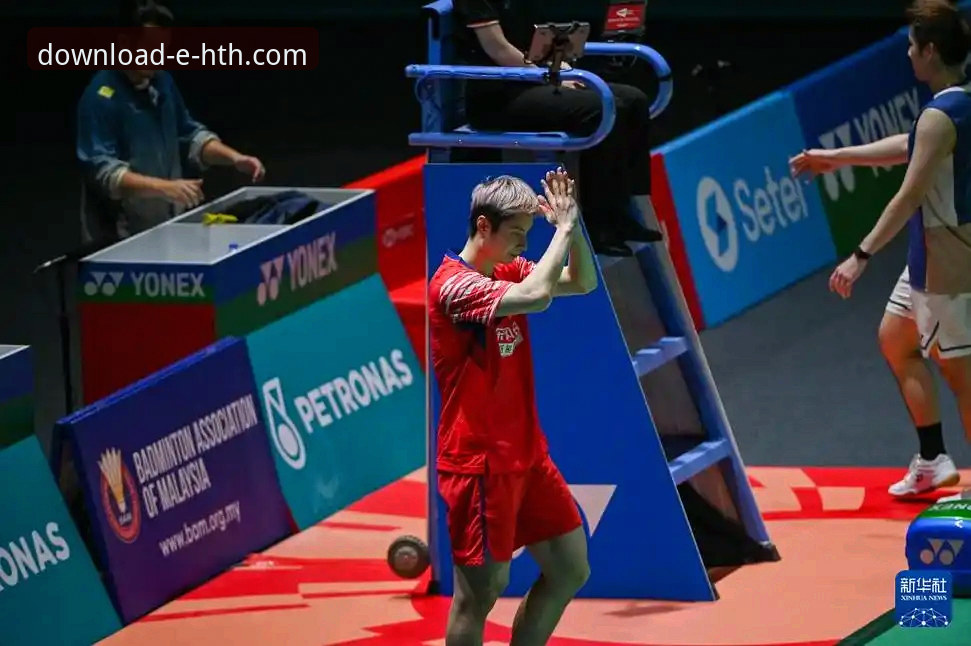 国羽男单八年等待终结，石宇奇亚锦赛登顶最新战报